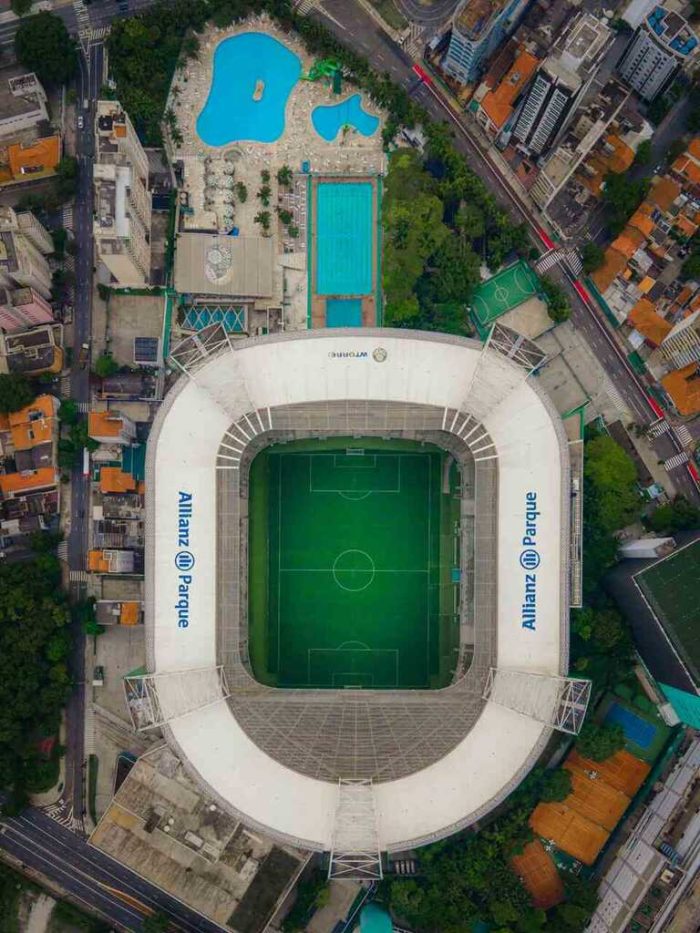 Estádio Allianz Parque perto da Estação Barra Funda